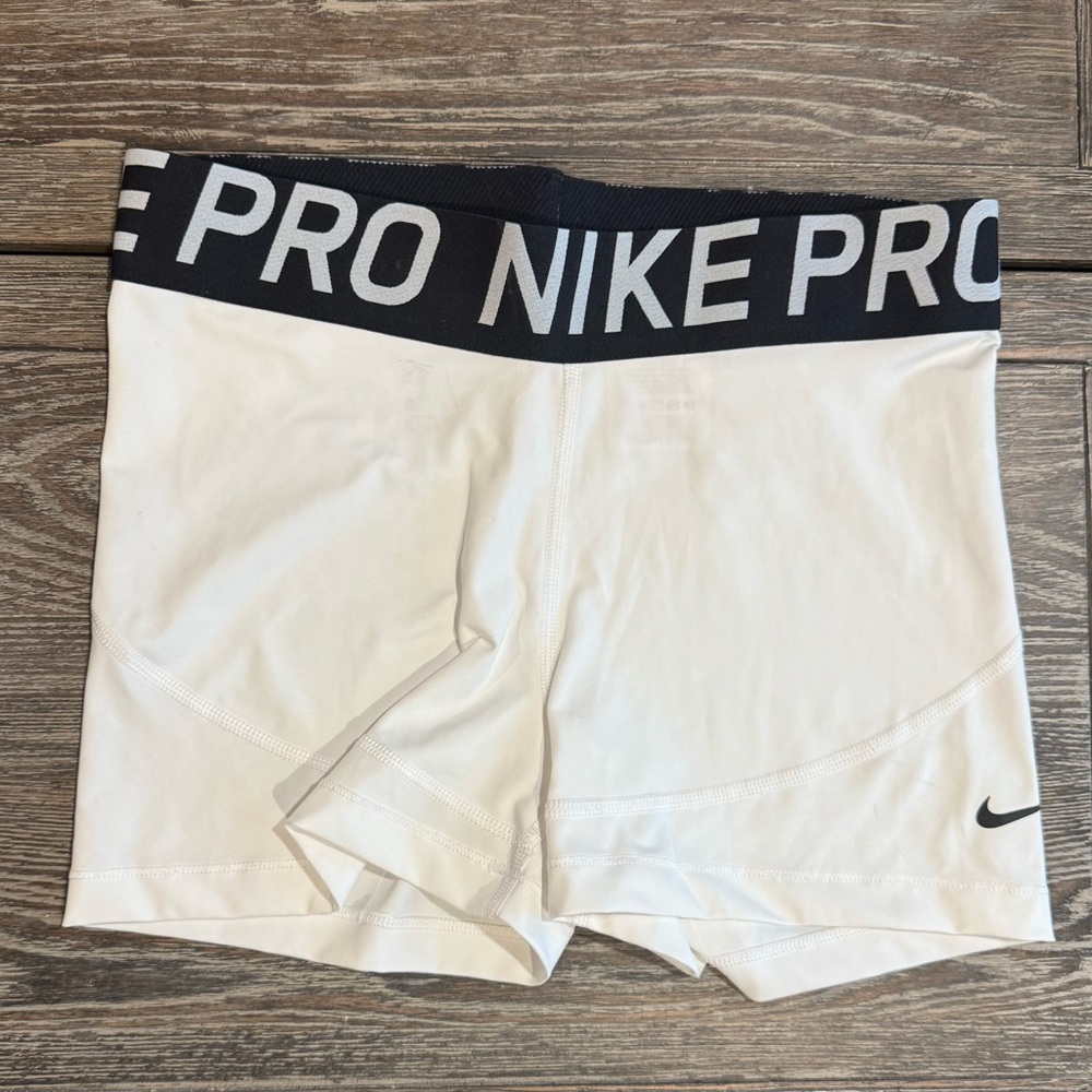 Nike Pro Dri-Fit White Women’s 3 inseam Shorts Sz(L 12-14)